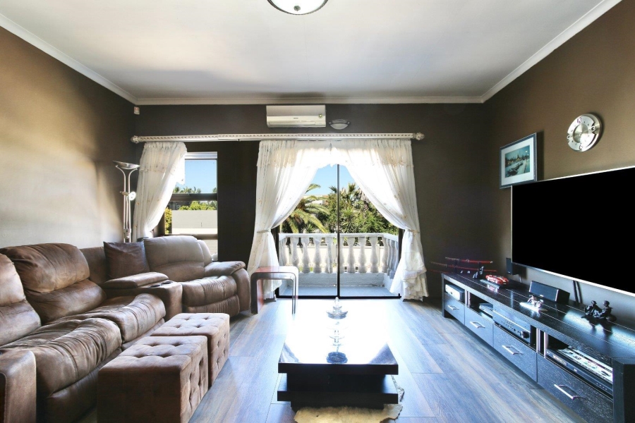 6 Bedroom Property for Sale in Sunset Beach Western Cape